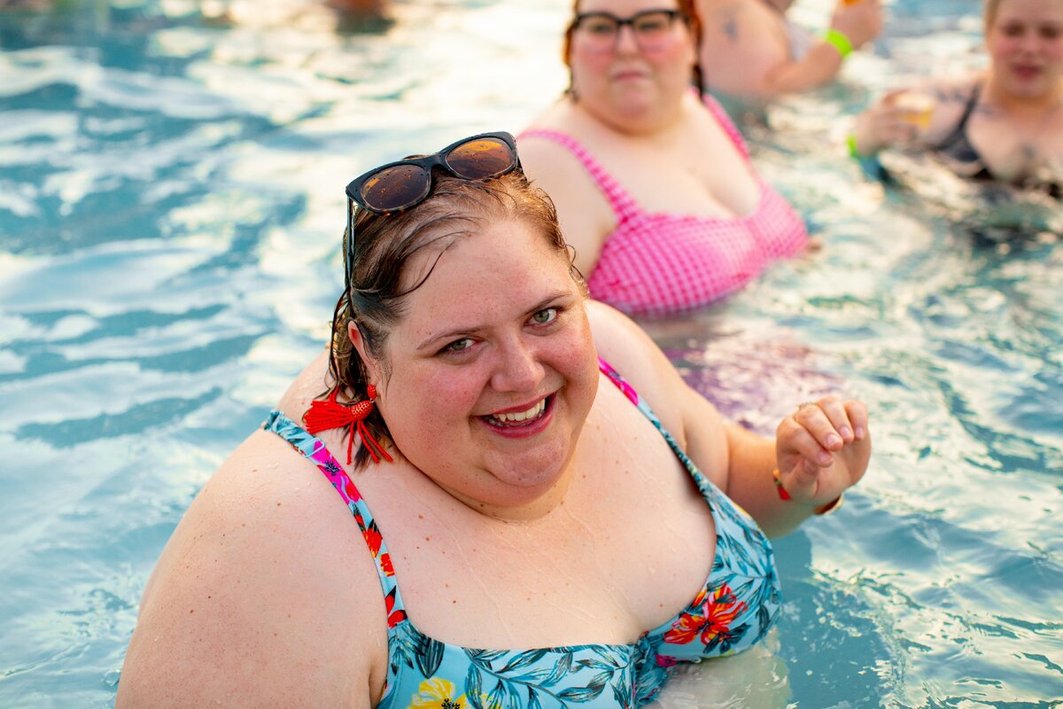     Уютно...                                                     allgo-an-app-for-plus-size-people-nE4kAfd2ZL8-unsplash