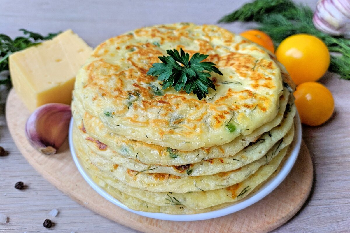 Лепёшки с сыром и зеленью на сковороде