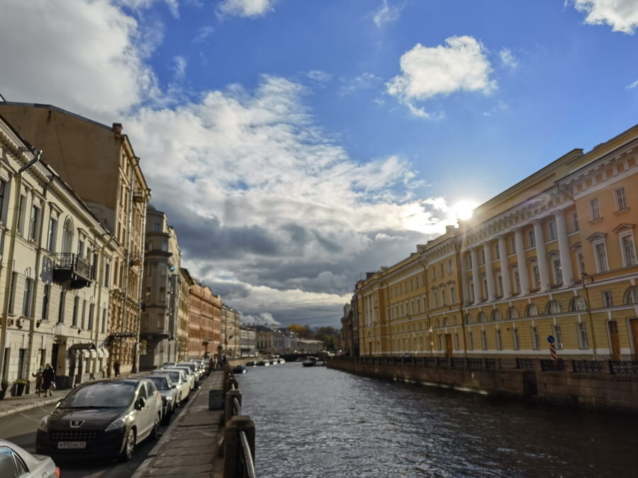 Автофокус ошибся, дома почему-то получились нечеткими