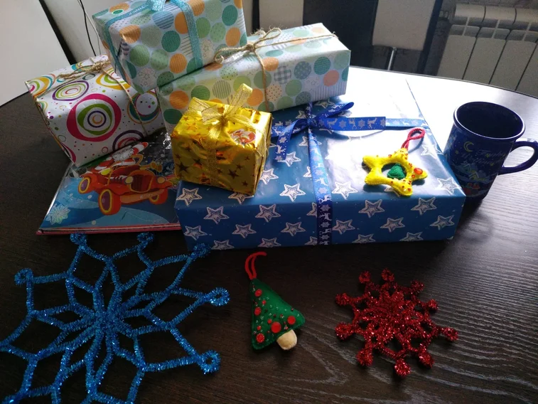 Мы уже вовсю пакуем подарки к Новому году!