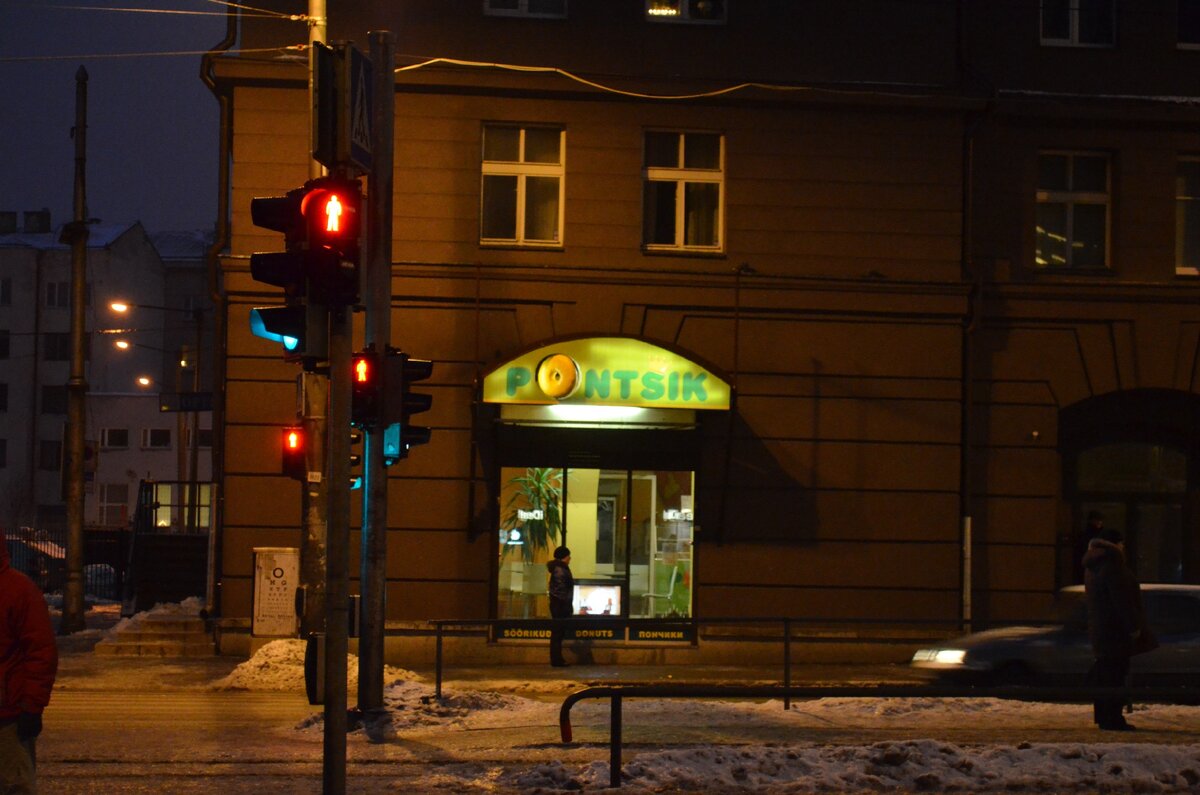 Пышечная. "Пончик" - надпись на вывеске