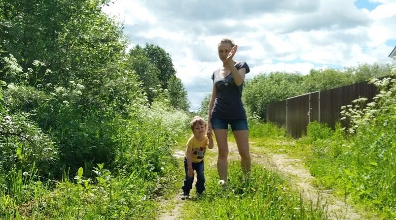 Это я с сыном. Отгоняем комаров