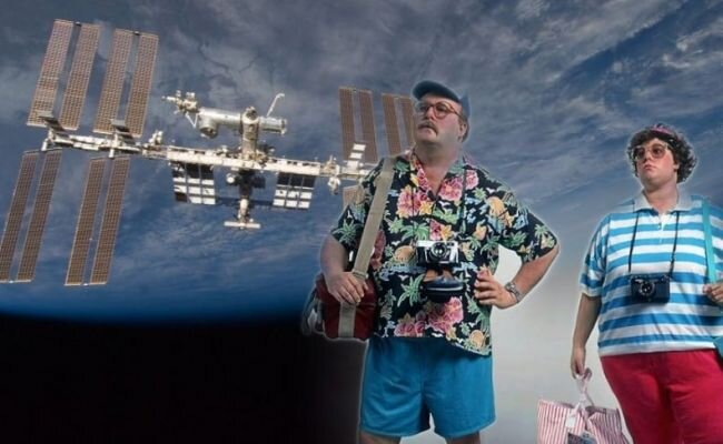 Три космических туриста, которые отправятся на корабле Crew Dragon на Международную космическую станцию (МКС), заключили контракт с Axiom Space. Об этом компания написала на своей странице в Twitter. 
«Интернациональный экипаж, состоящий из трех частных астронавтов и командира [бывшего астронавта NASA Майкла Лопеса-Алегриа], подписал контракт с Axiom. Иными словами, первый в истории частный состав, который отправится на орбиту, сформирован», — написала Axiom Space. Компания добавила, что первый полет состоится не раньше конца 2021 года.

В марте 2020 года Axiom Space, которая базируется в Хьюстоне (штат Техас), договорилась со SpaceX о доставке трех космических туристов на МКС. Предполагается, что продолжительность тура составит десять дней: два дня полета и восемь дней отдыха на станции. Как ранее сообщил финансовый директор NASA Джефф Девит, полет на Crew Dragon и несколько дней отдыха на МКС обойдутся туристу в $59 млн.

Crew Dragon — пилотируемый космический корабль, разработанный компанией SpaceX. В 2014 году NASA заказало его разработку для доставки грузов и экипажей до четырех человек на орбиту и возвращения на Землю.

В начале 2020 года SpaceX также подписала соглашение с компанией Space Adventures, которая занимается космическим туризмом. Согласно документу, до конца 2021 года четверо космических туристов должны отправиться к МКС, сообщал Space.com со ссылкой на представителей Space Adventures. Для этого будет использоваться ракета-носитель Falcon 9 и корабль Crew Dragon.

Туристы смогут пробыть на орбите до пяти дней. Они не будут стыковаться с МКС, а совершат обзорную экскурсию. Как заявили в Space Adventures, миссия будет иметь историческое значение, так как сможет побить рекорд высоты полета космического туриста. По словам президента компании Эрика Андерсона, высота полета может вдвое превысить высоту орбиты МКС, которая составляет около 400 км.

