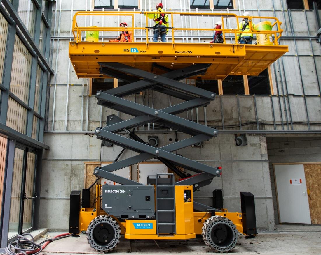 Самоходный ножничный подъемник Haulotte HS 15 E PRO