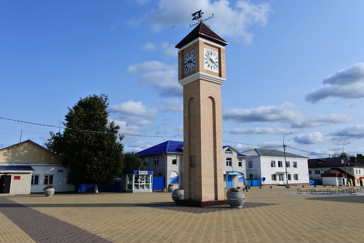 Медынь площадь городские часы. Медынь Обелиск.