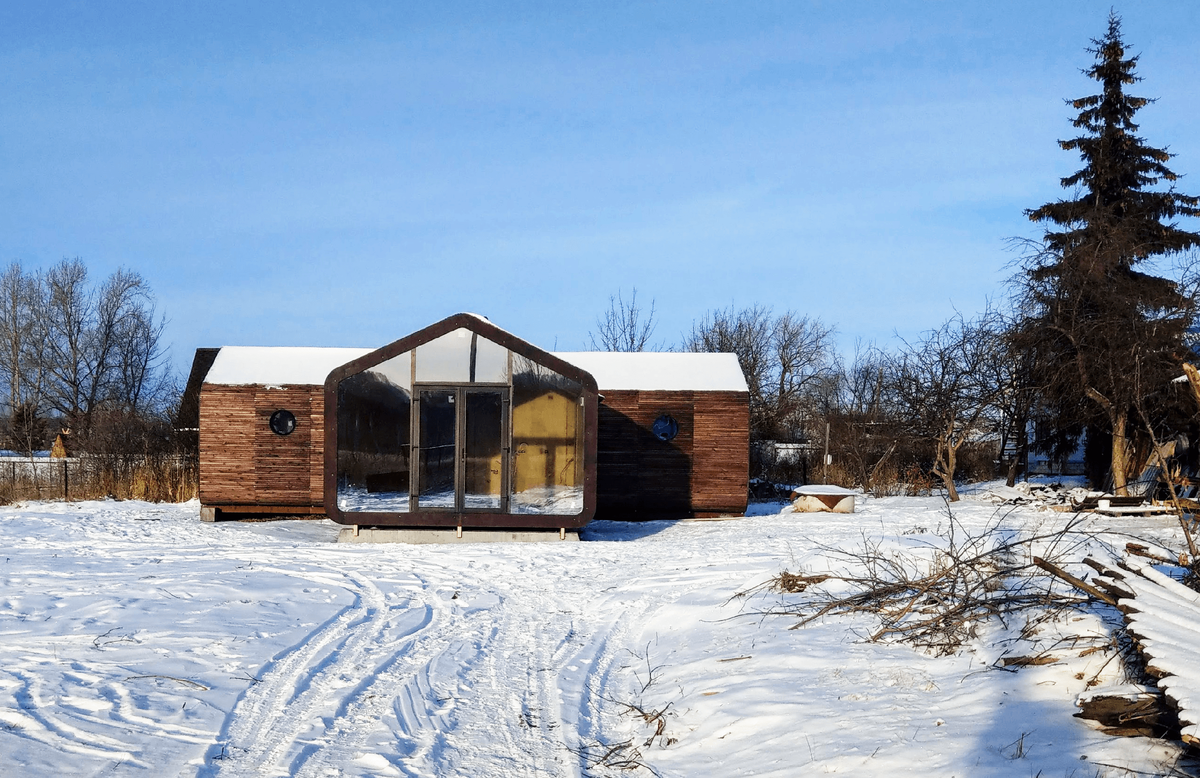 Модульный дом из фанеры и картона.