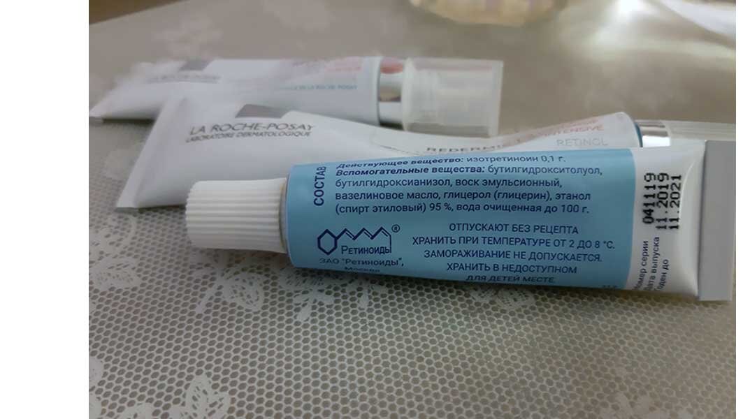 Воск и вазелин в составе — чего тут удивляться-то? Еще и утренний отек обеспечен. 