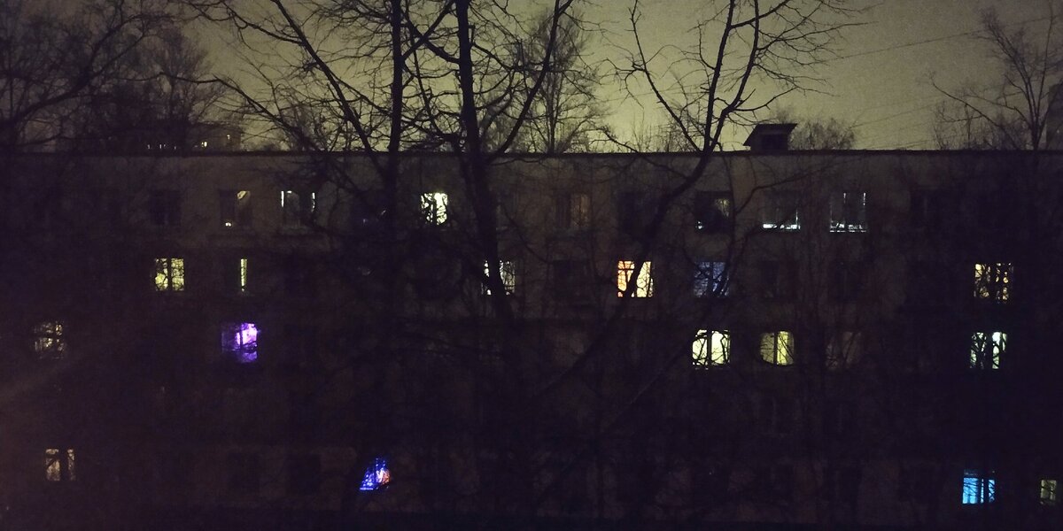 А из нашего окна тьма зловещая видна.