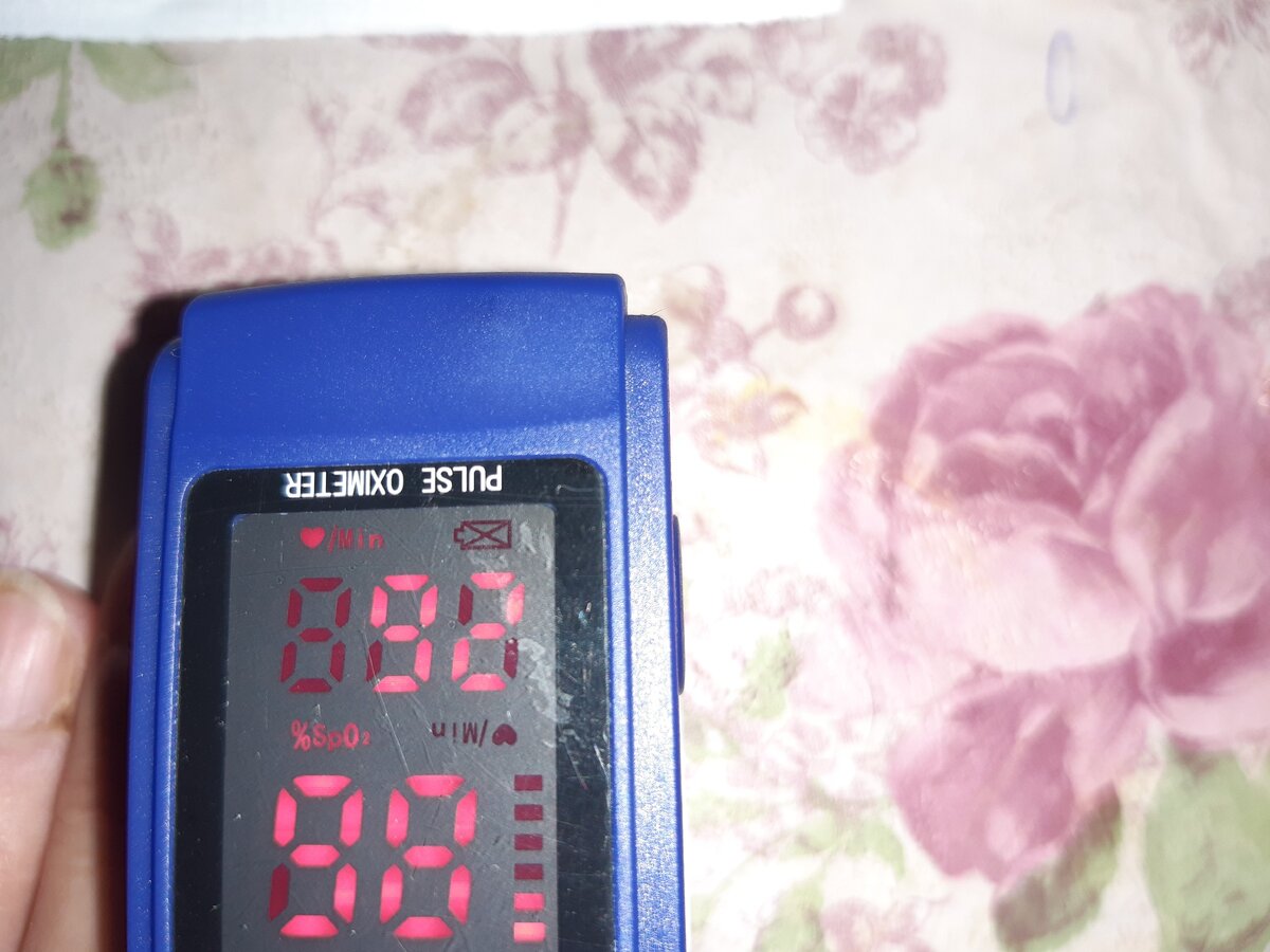 Вверху пульс, внизу сатурация(фото автора)