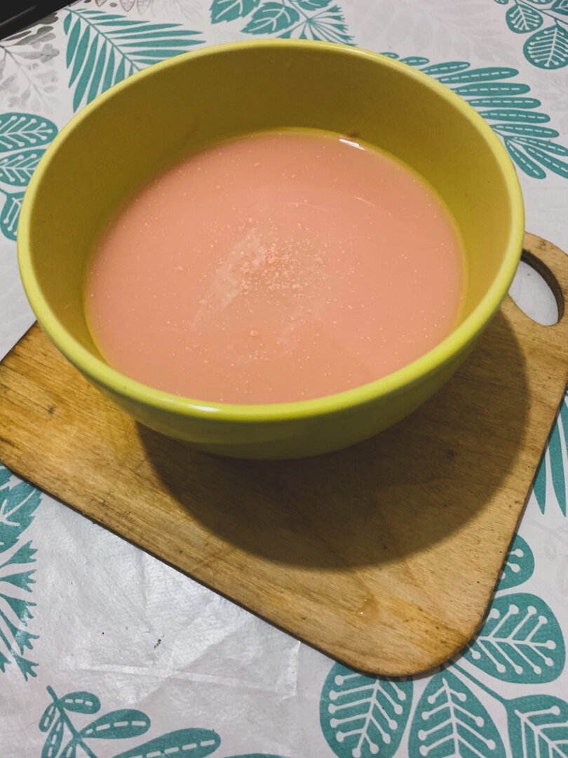 Готовая смесь дрожжей, воды, соли и сахара.