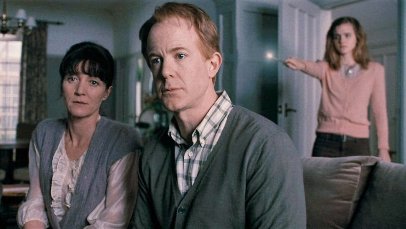 Гермиона стирает родителям память (из фильма "Дары Смерти ч.1")