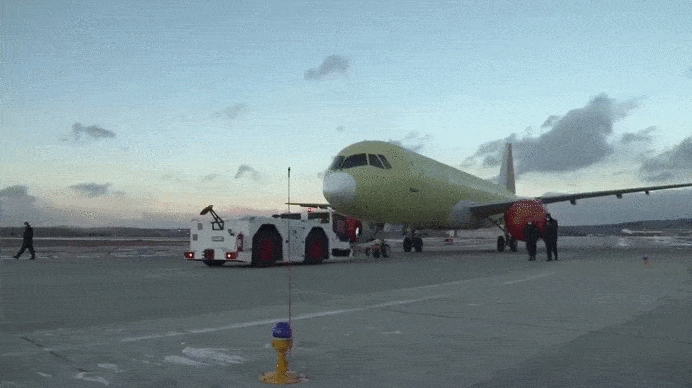 Первый экземпляр МС-21-310 с отечественным двигателем ПД-14 (GIF видео).