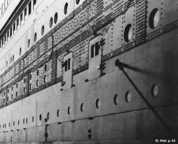 Фото сделано 11 апреля 1912. Правый борт, вид в сторону кормы
