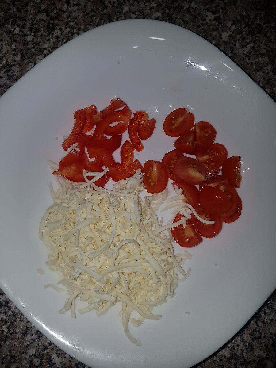 Буквально пару минут и ингридиенты для салата готовы.