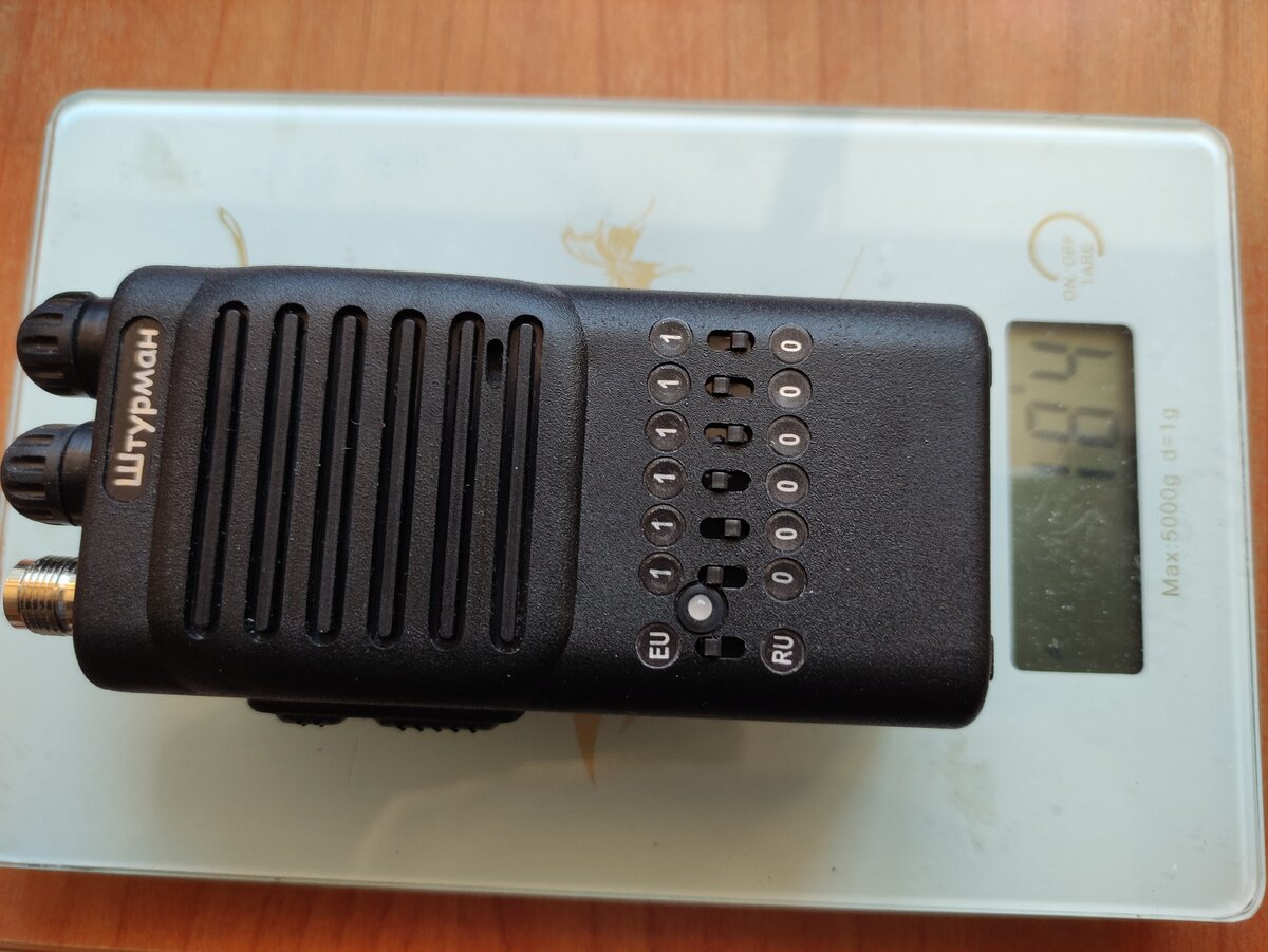 Вес "голой" радиостанции - без аккумуляторов и антенны