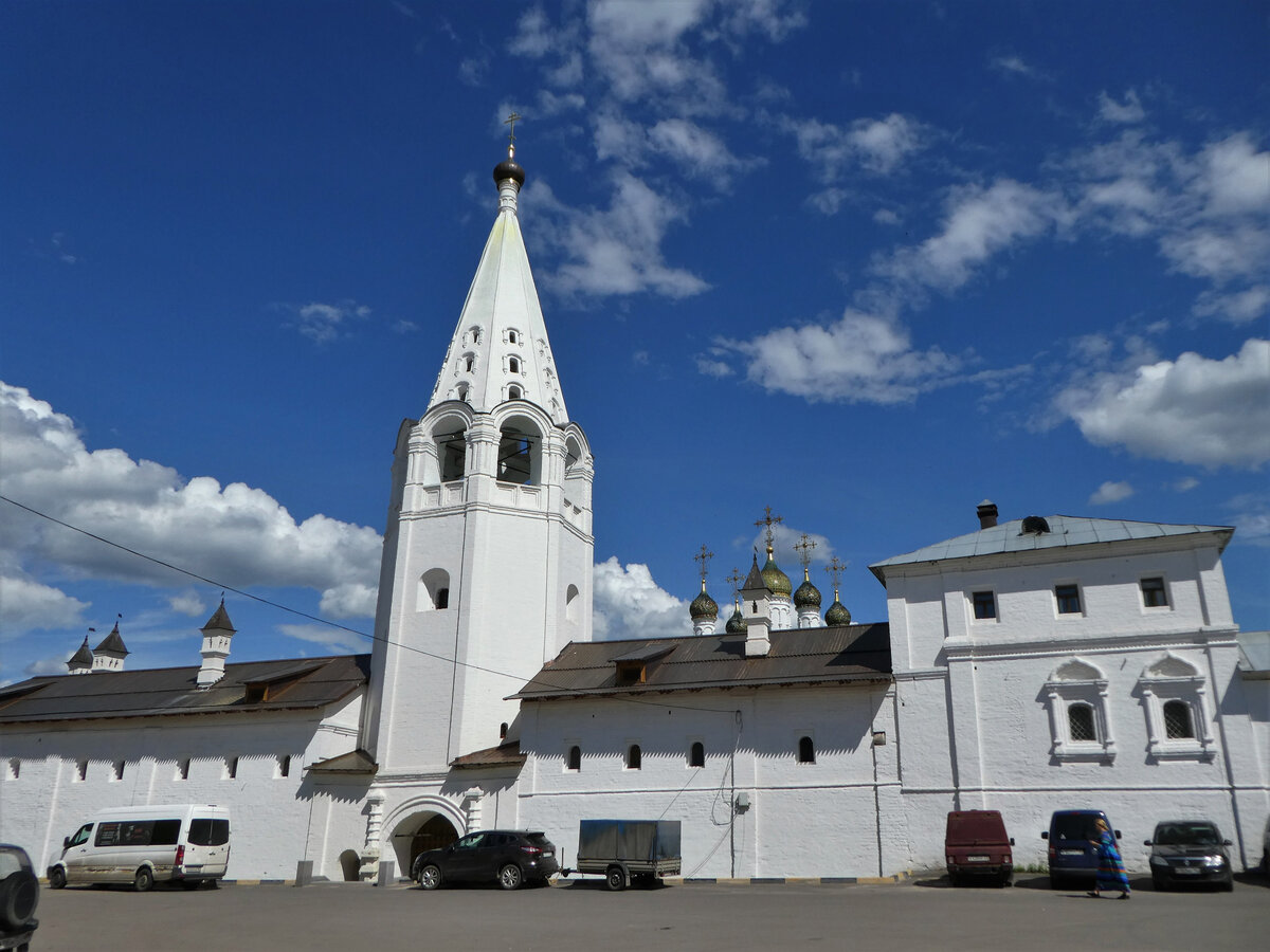 Сретенский женский монастырь (ул. Советского, 5)