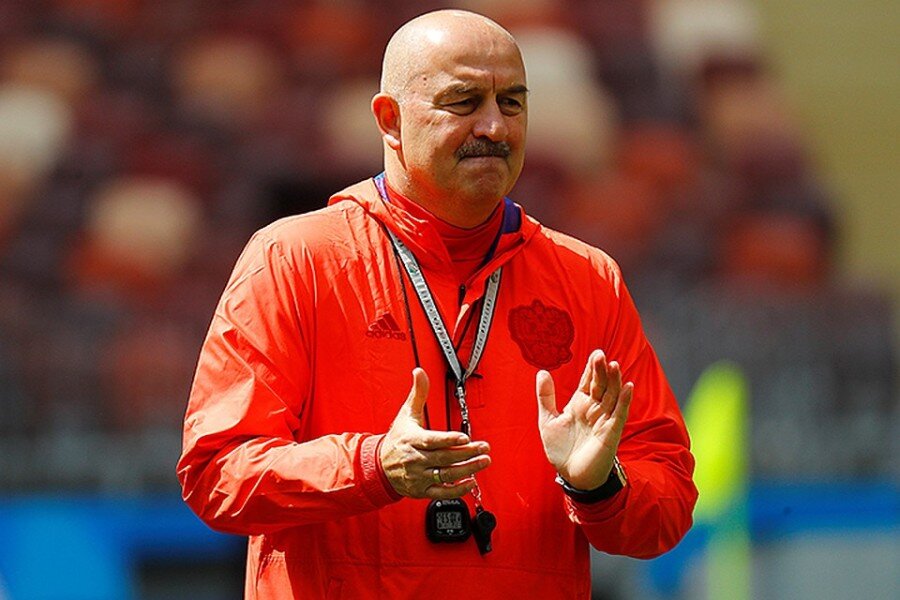 главный тренер сборной России по футболу - Станислав Черчесов.