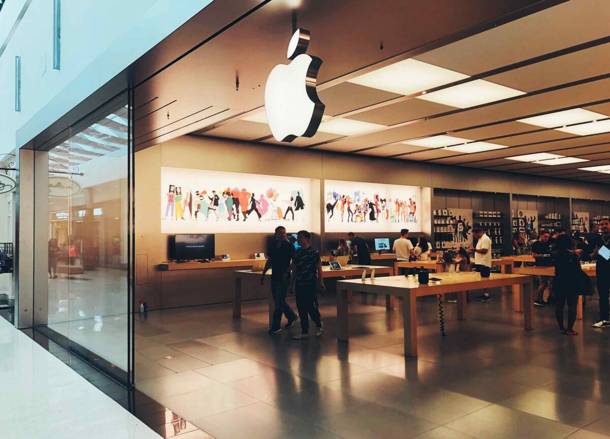 Закрыто почти 100 магазинов Apple по всему миру