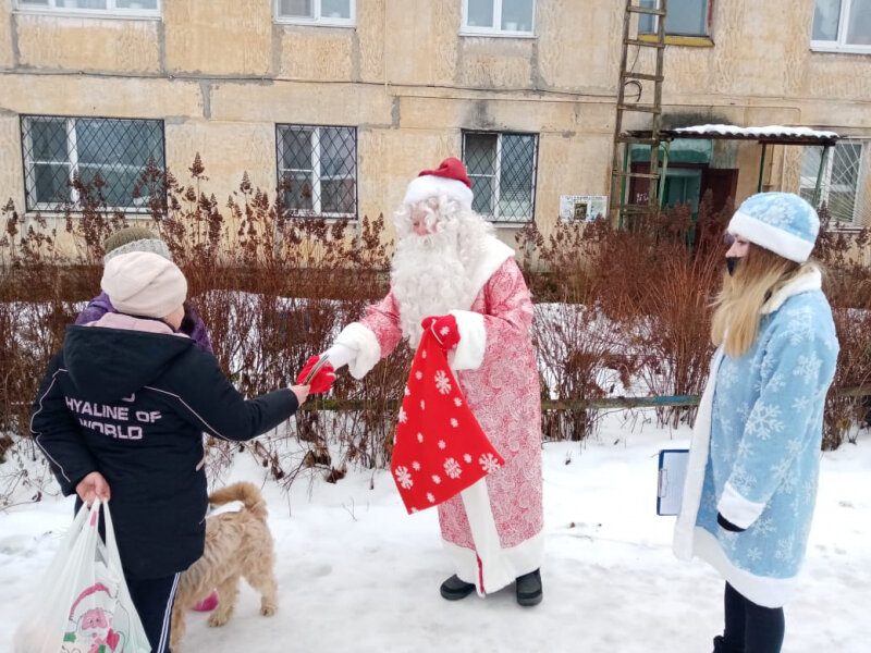 В Тверской области детей навещает Дед Мороз-полицейский