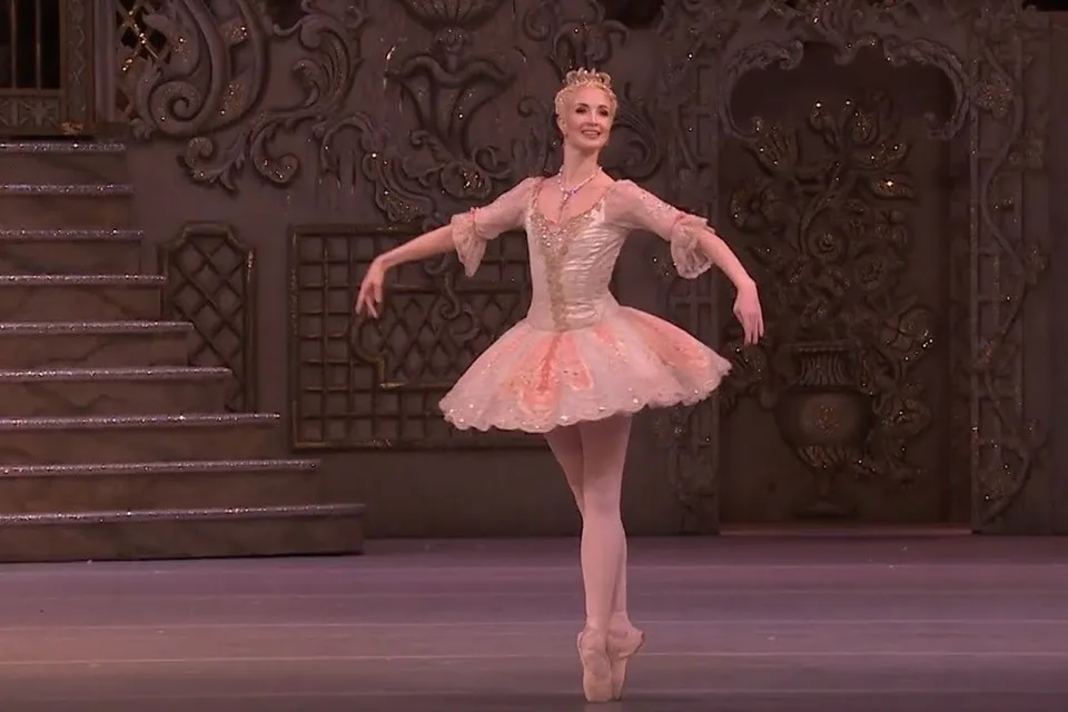 Щелкунчик фея драже. Балерина Фея драже. Sugar Plum Fairy. Dance of the Sugar Plum Fairy балет. Балерина из балета Щелкунчик.