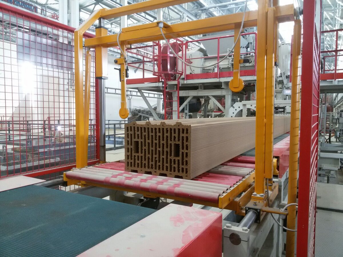 А вот как выглядит на формовке младший брат