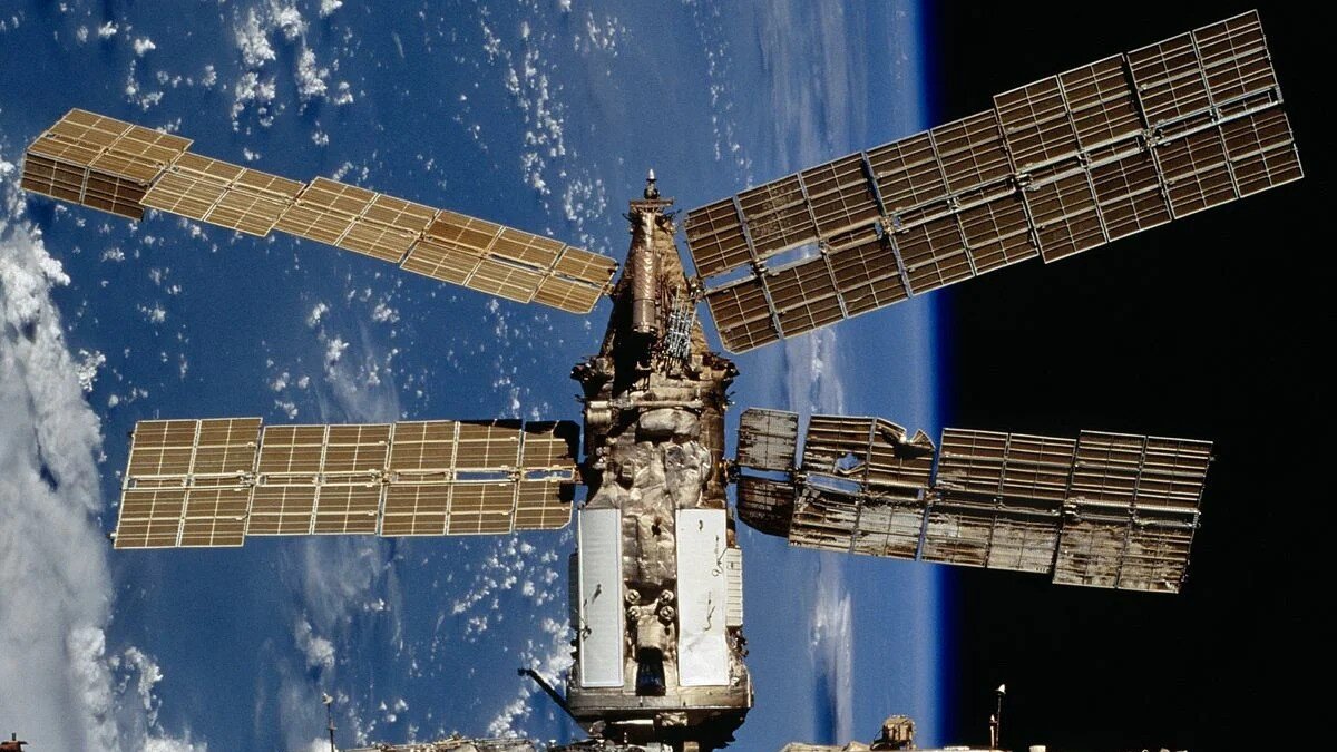 Российская космическая станция "Мир". Взято из Яндекс-картинок. Листайте