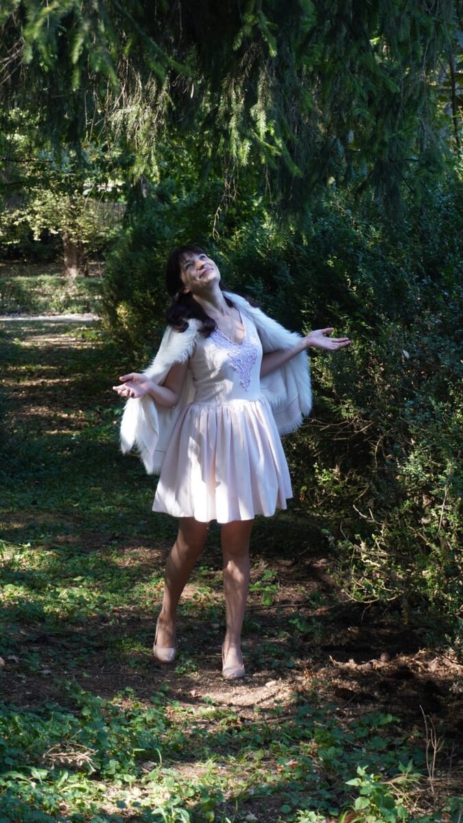 ⠀⠀Вот и вновь наступили выходные. Чем займешься? Какие планы?
⠀
⠀
Я предлагаю - прогулку!
⠀
⠀
Во-первых, это замечательный способ скинуть лишние каллории, которые были закинуты случайным лишним бутербродиком.
⠀
⠀
Во-вторых, свежий воздух полезен для здоровья, освежает мысли и помогает перезагрузке как моральной, так и психологической.
⠀
⠀
Ну и в-третьих, это отличный повод провести время с любимыми и родными людьми, получить новые эмоции и обсудить совместные мечты и планы.
⠀
⠀
Прогулка подарит лёгкость в теле, позитив и отличное настроение!