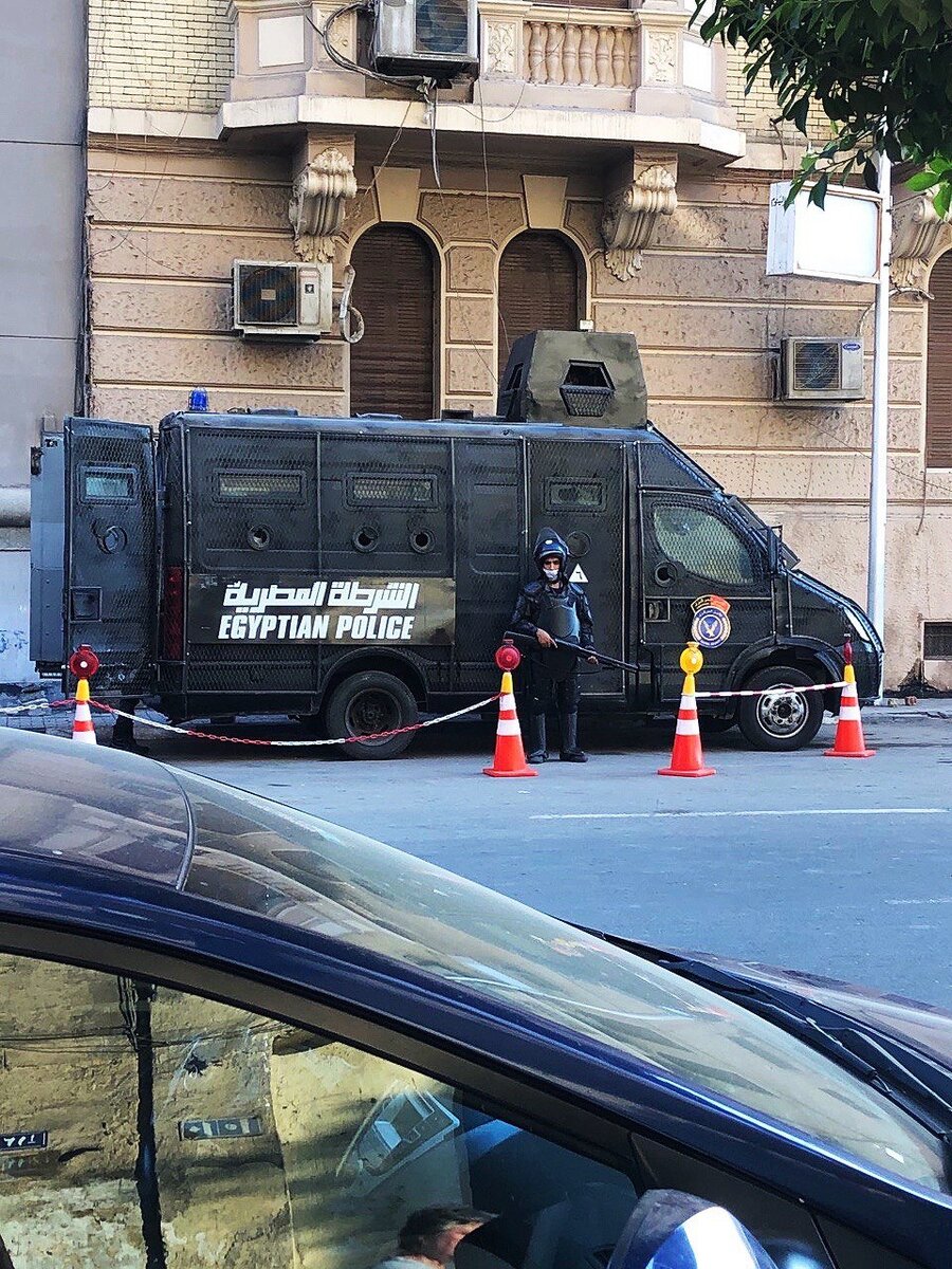 Каирская полиция вызывает чувство опасности и безопасности одновременно :)