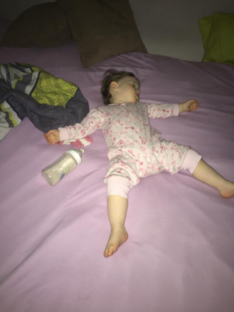 До переноса в свою кроватку))