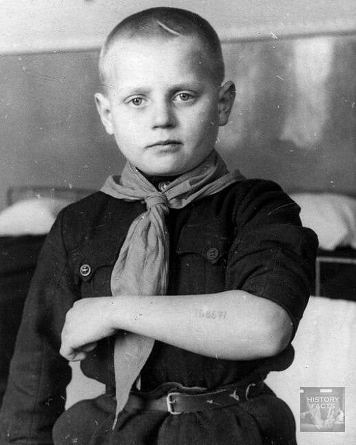 Алеша Лебедев, будущий дипломат. 1946 год