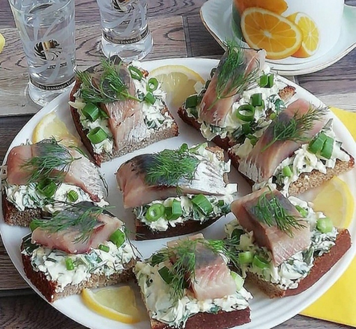 Тартинки с селедкой