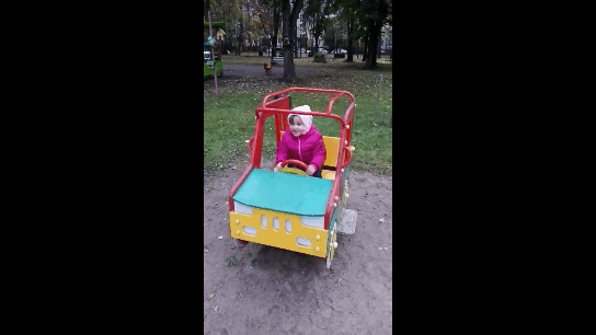 Машинки Кира любит больше всего!) Личное видео автора.