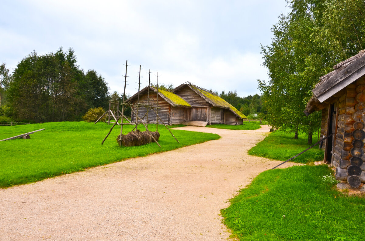 Постройки в деревне