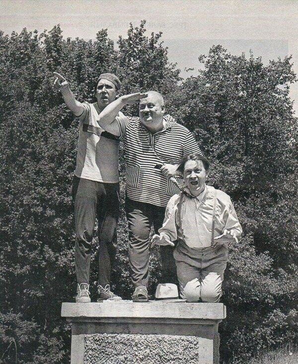 Служил в Ленинграде во время блокады. Сделал головокружительную карьеру, стал любимцем всего СССР. При этом, оставаясь настоящим человеком. Юрий Никулин – знаменитый актер цирка и кино.-4-3