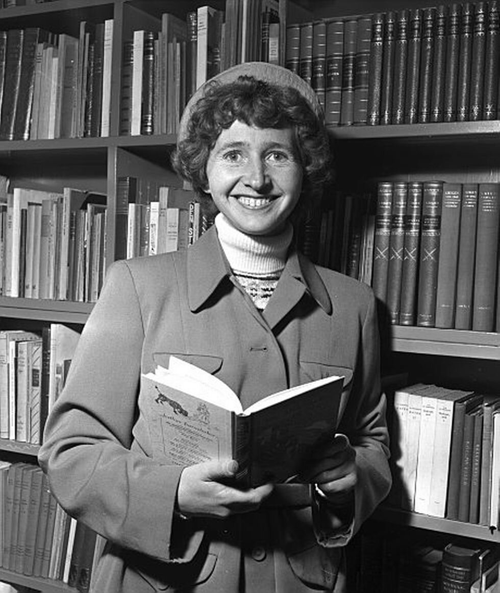 Анне-Катарина Вестли с одной из своих книг.