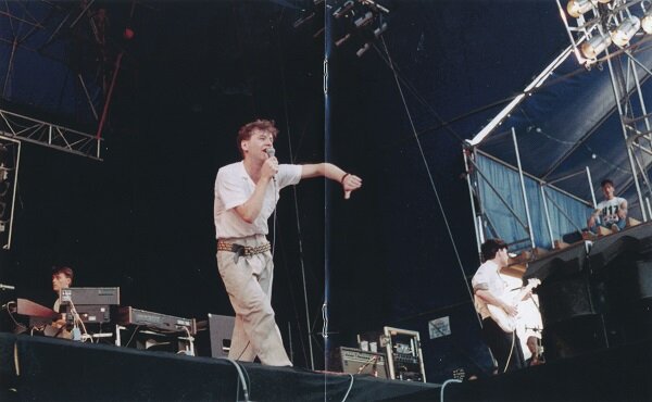 "Простые умы" на сцене