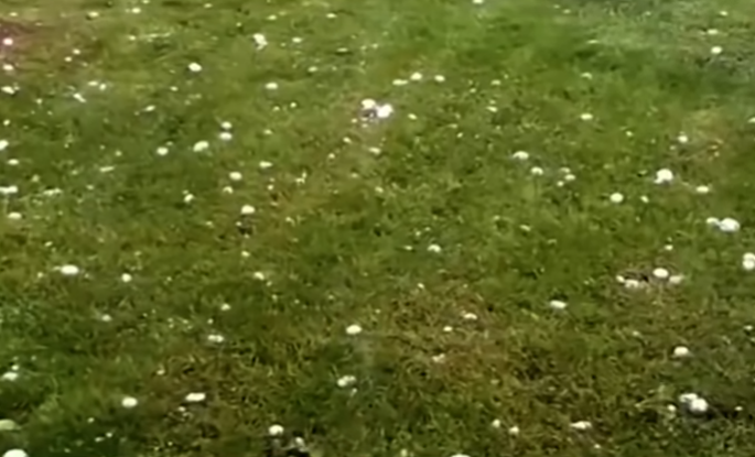 Град на траве