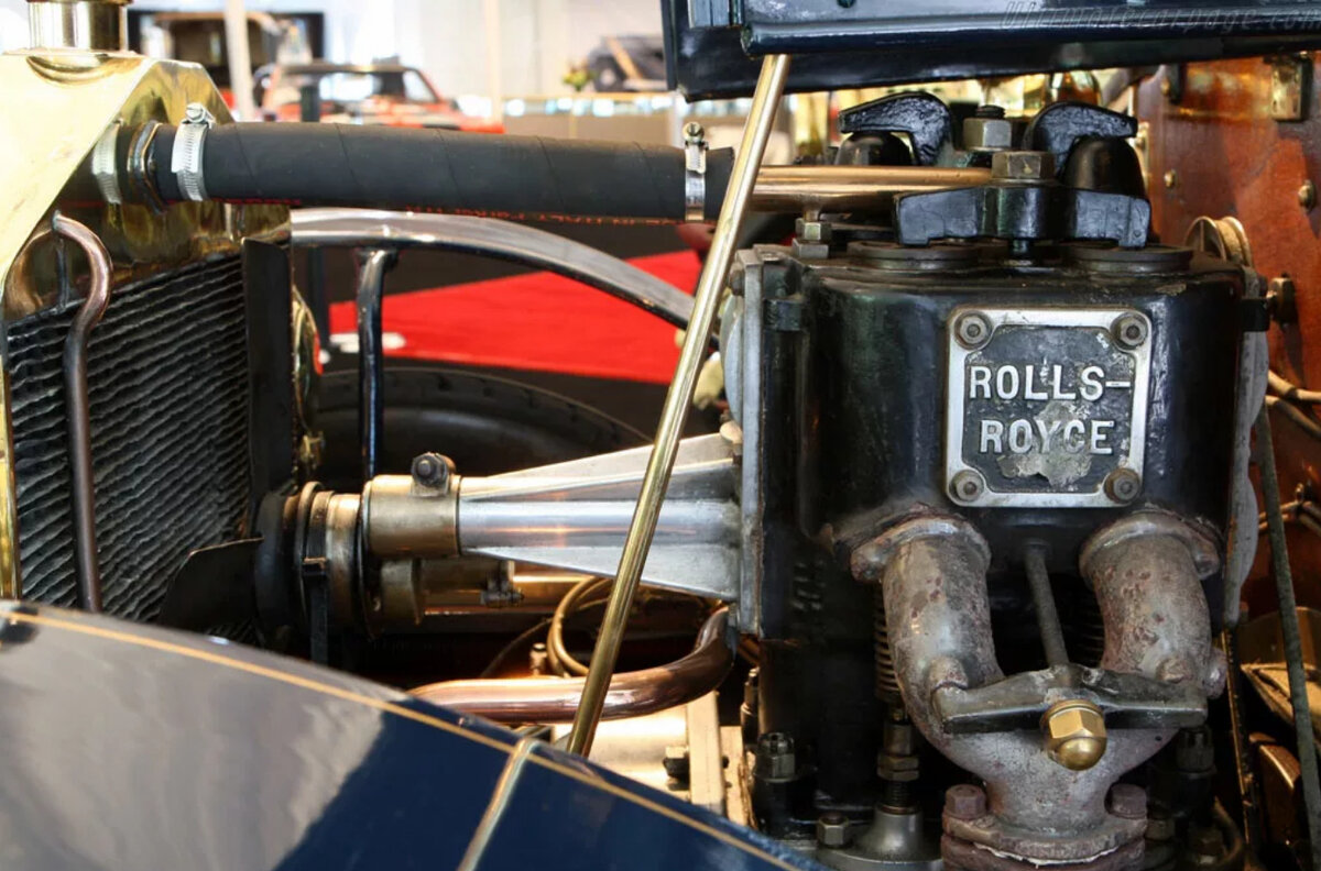 Двигатель Rolls-Royce 10hp.                             Это изображение было взято на Яндекс.Картинки.