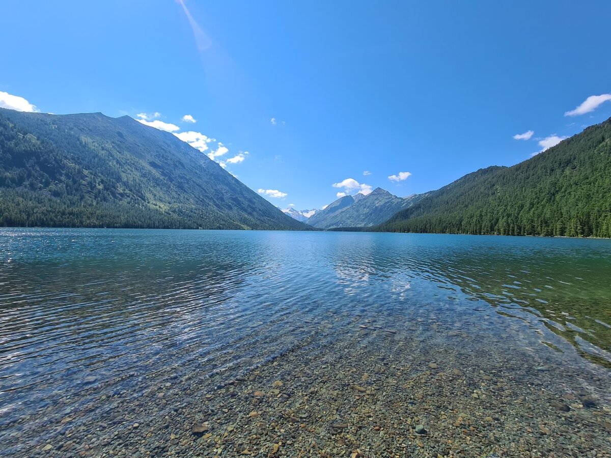 Нижнее Мультинское озеро. Вот такую красоту видишь, только выйдя на берег.
