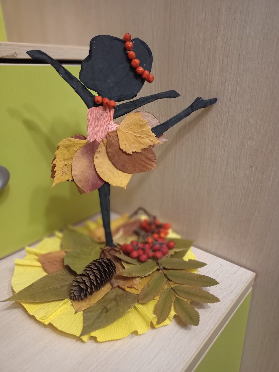 Наша поделка с дочкой в школу из природного материала