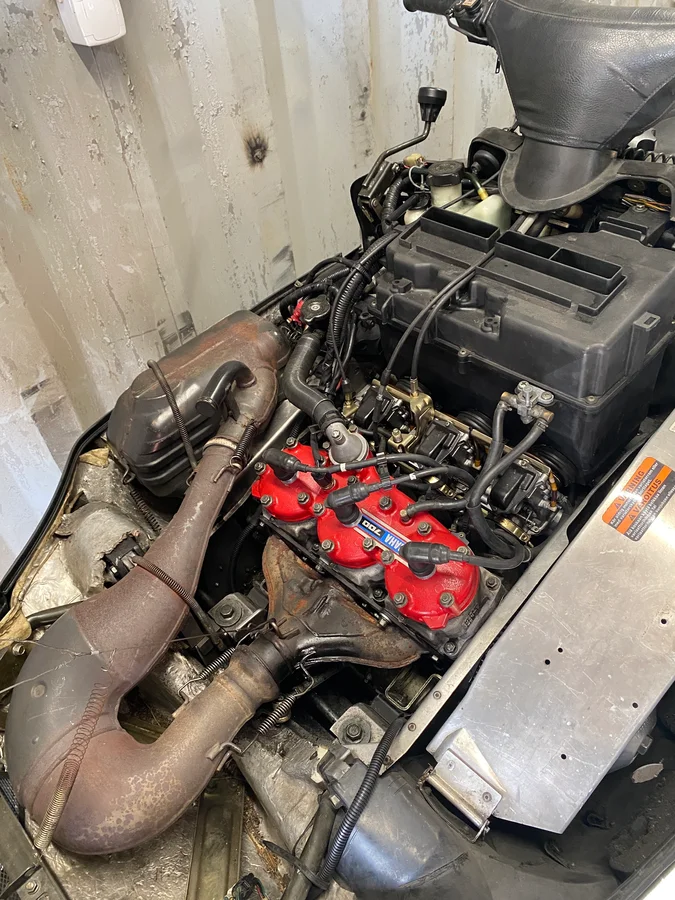 Рядный трехцилиндровый двухтактник - главная сила Yamaha Venture 700. Источник фото - https://auto.ru/snowmobile/used/sale/yamaha/venture/4114965-21184e6e/