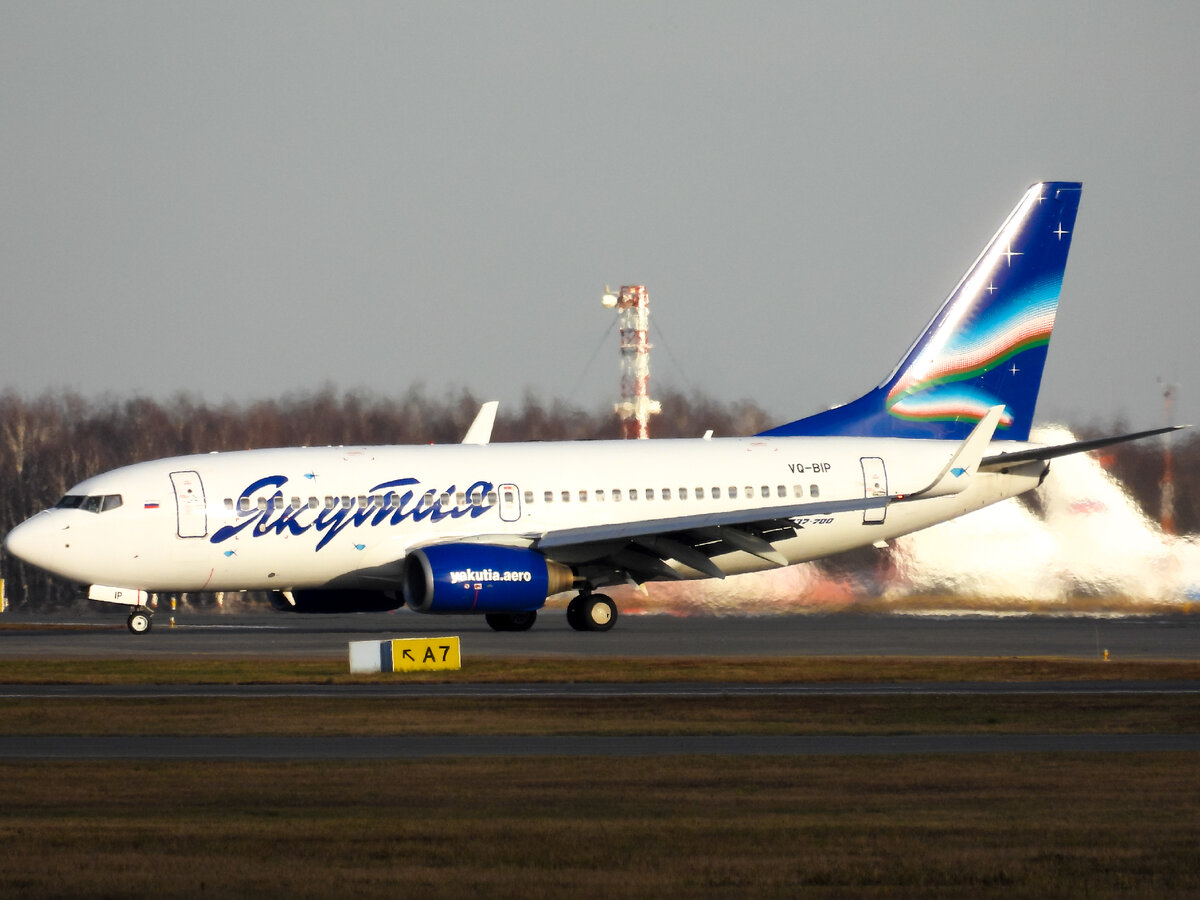 Boeing 737-700 Yakutia Airlines (VQ-BIP)