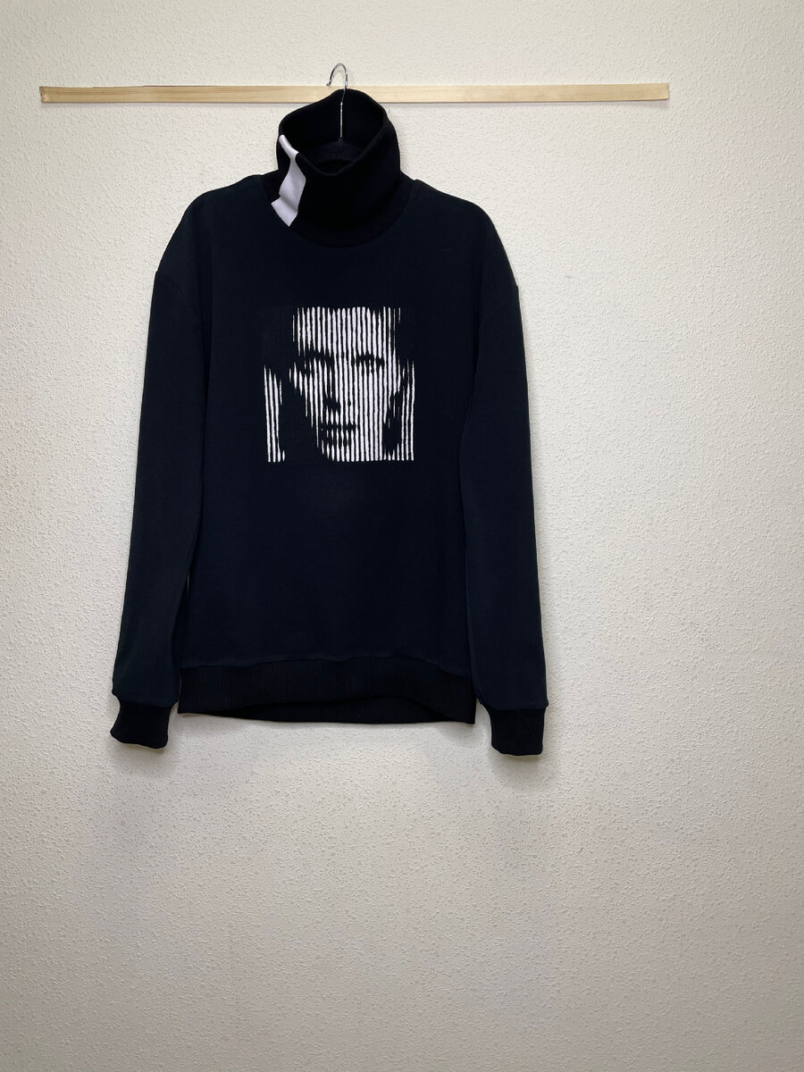 Дэвид Боуи на трикотажном свитшоте