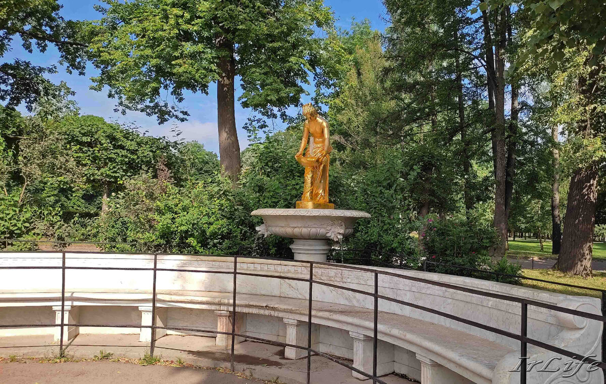 Фонтаны Мраморных скамей. Нимфа