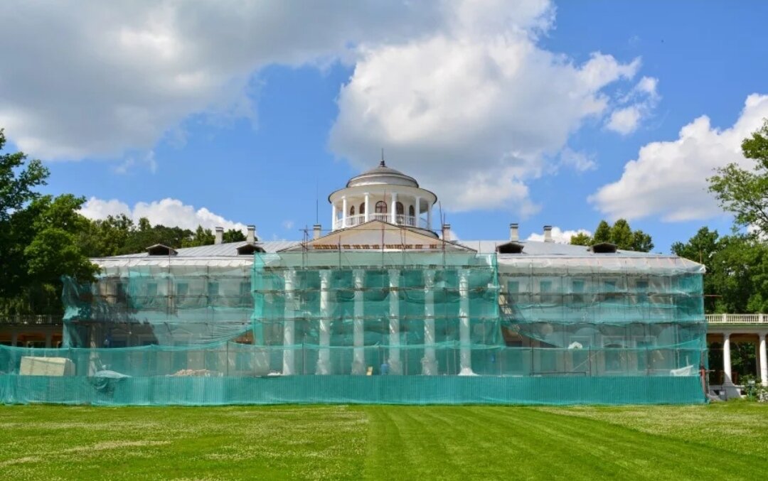 Музей-усадьба Остафьево во время реконструкции. (Фото из открытых источников)