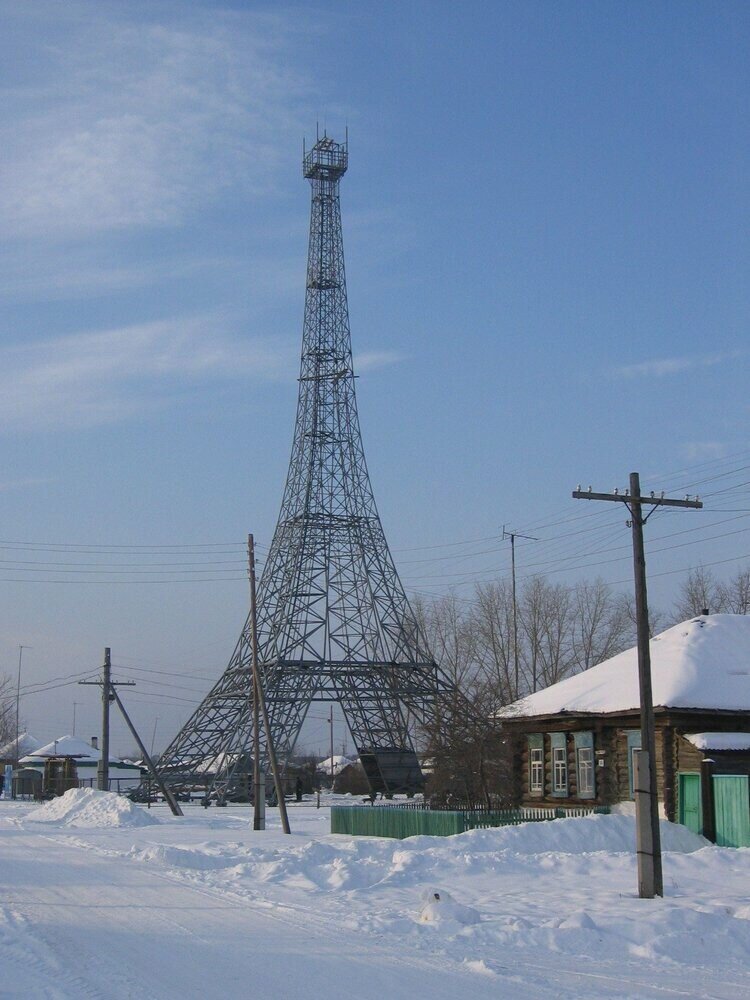 
«Эйфелева башня» в селе Париж
Источник фото: ru.wikipedia.org