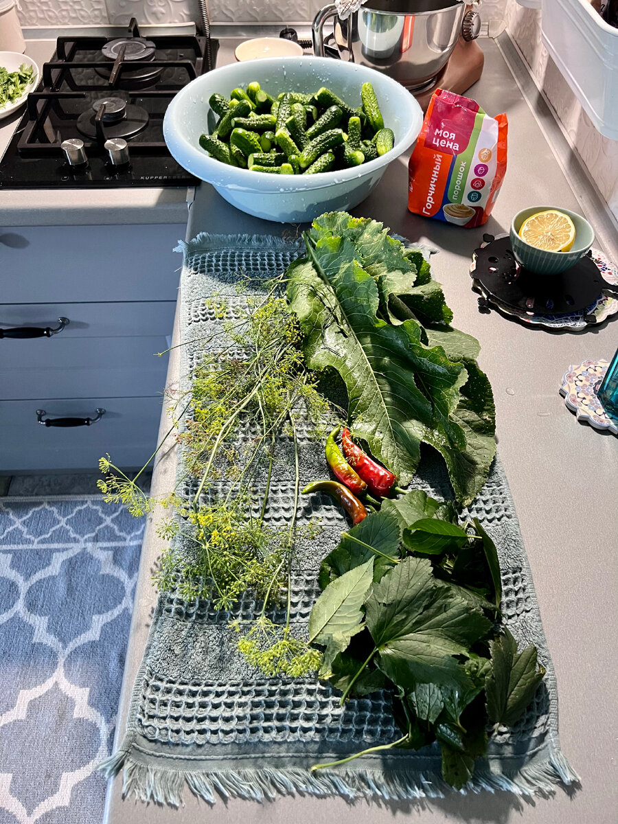 Бочковые огурцы в банке