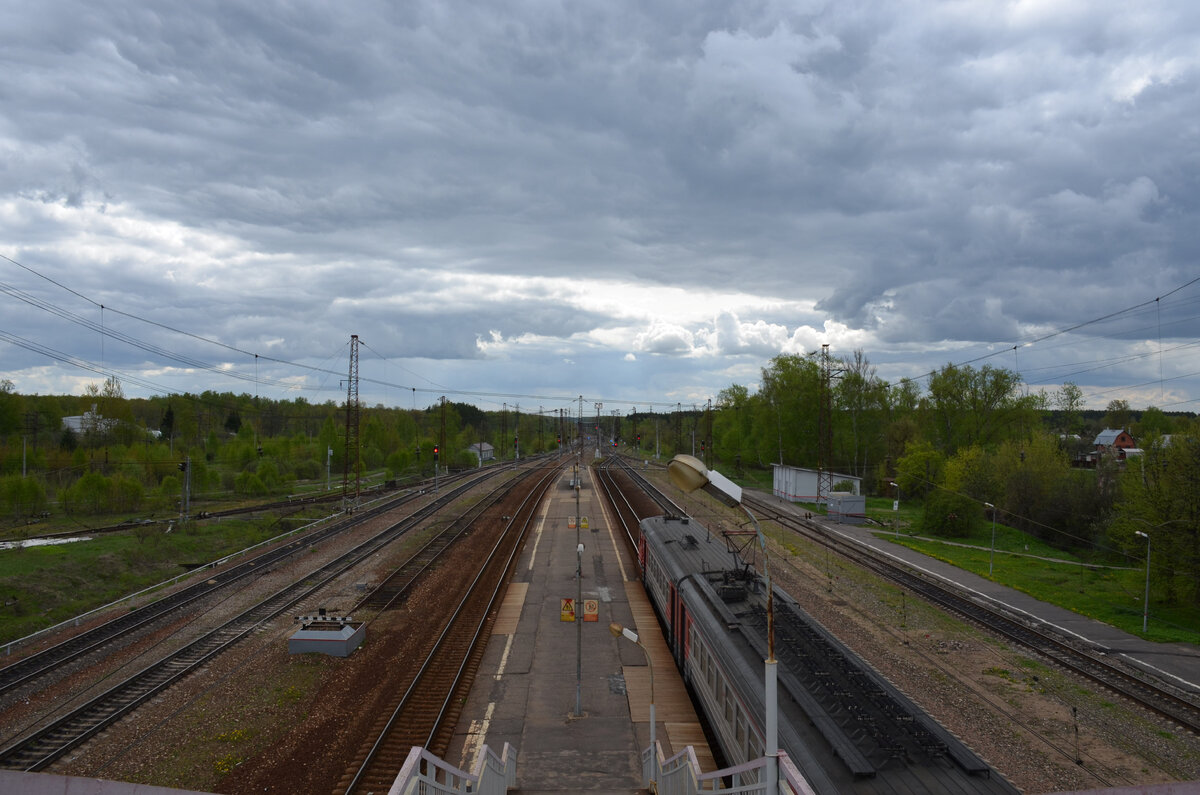 Станция Жилёво. Вид в сторону Ожерелья. Справа электропоезд на Куровскую.