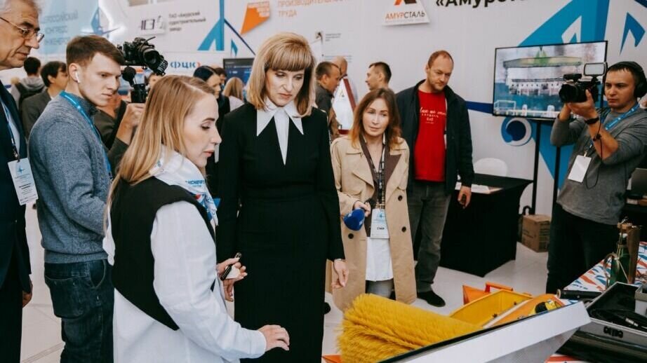     Впервые в нем приняли участие более 1000 специалистов со всех уголков России. 14 площадок Конгресса были посвящены таким темам, как инновации и реинжиниринг, импортозамещение, подготовка кадров, оптимизация производственных процессов и достижение технологического суверенитета страны.
