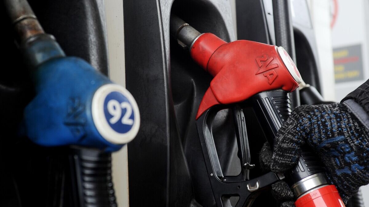    Заправочные пистолеты на АЗС сети "Роснефть" в городе Тамбове© РИА Новости / Алексей Сухоруков